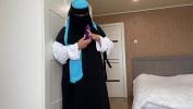 ดูหนังxxx Arab wife in hijab found a sex toy while cleaning and got horny Mp4 ฟรี