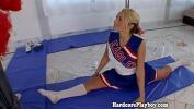 หนังxxx Flexible teen cheerleader loves the cock ฟรี